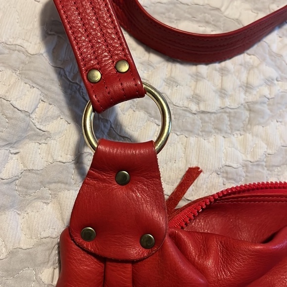 Red leather shoulder bag, soft and great for the holidays😊 - Picture 7 of 9